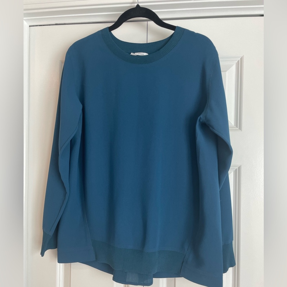 Women’s size XS Vince top